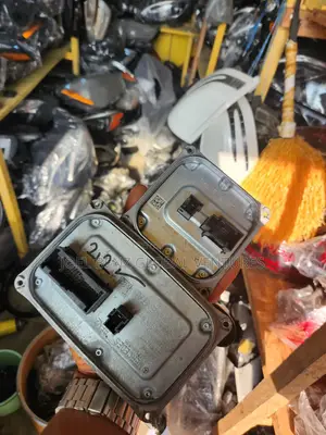 Gle350 2017 Headlight Charger Module