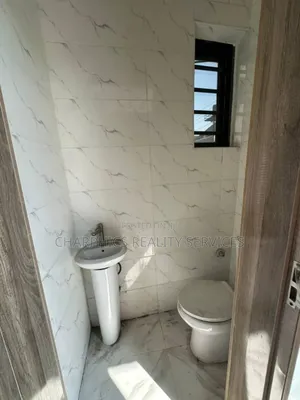 4bdrm Duplex in Lekki Phase 2 for rent