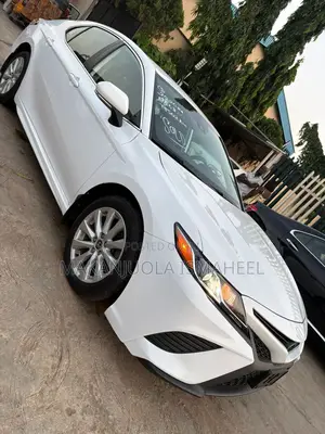 Toyota Camry SE 2021 White