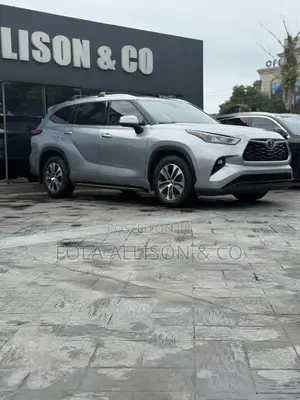 Toyota Highlander XLE 2021 Silver