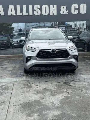 Toyota Highlander XLE 2021 Silver