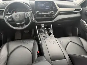 Toyota Highlander XLE 2021 Silver