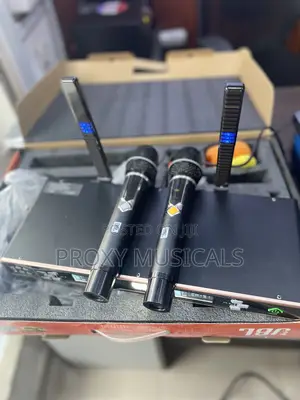 JBL Vm2700 Wireless Microphone With Color Light Antennas
