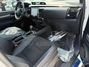 New Toyota Hilux 2025 White