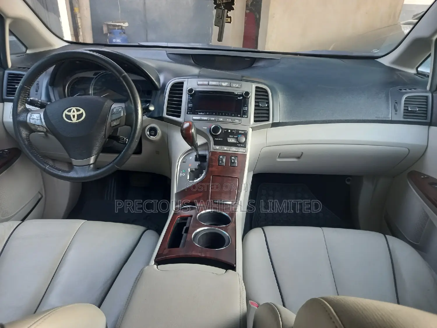 Toyota Venza 2010 Silver