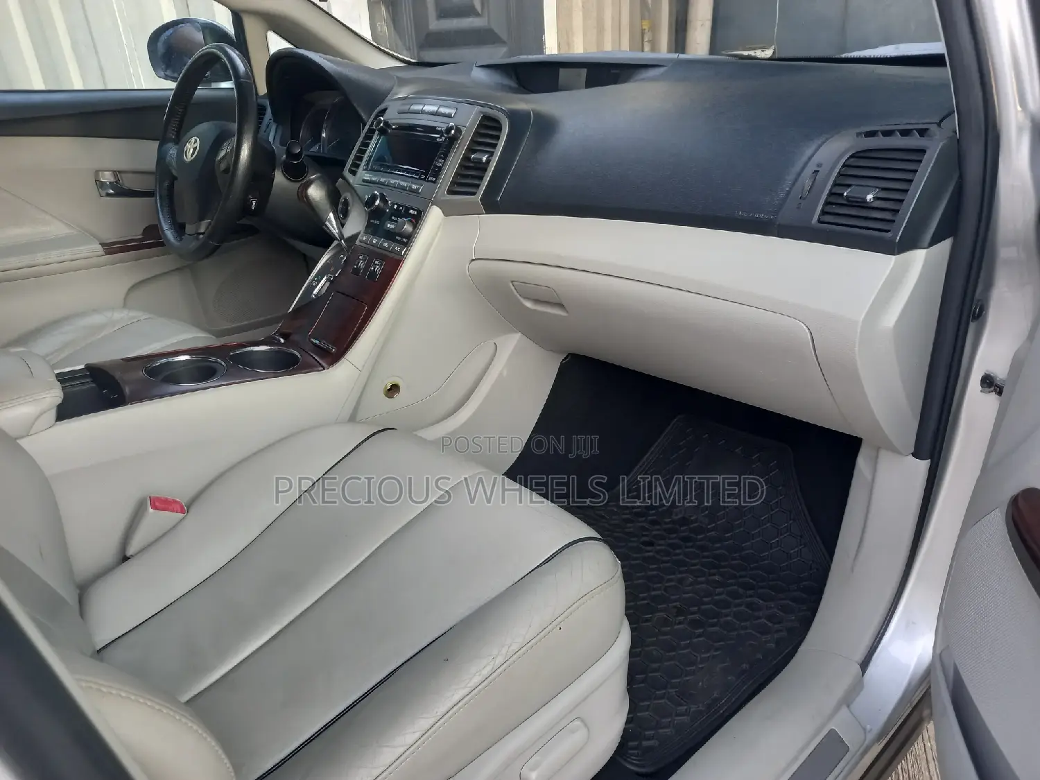 Toyota Venza 2010 Silver