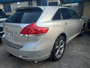Toyota Venza 2010 Silver