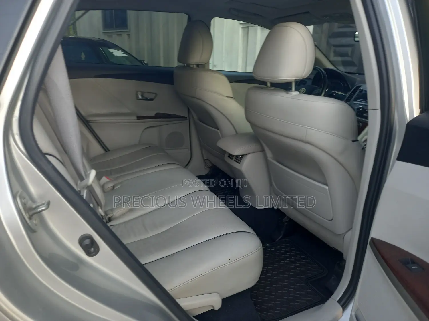 Toyota Venza 2010 Silver