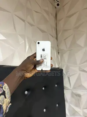 Apple iPhone XR 64 GB White