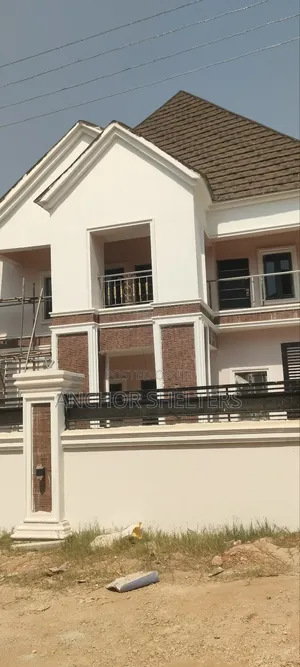 5bdrm Duplex in Behind Glory Dome for rent