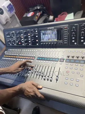 Behringer M32 Midas Digital Mixer