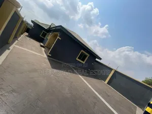 3bdrm Block of Flats in Nigerian Brewery, Ibadan for sale