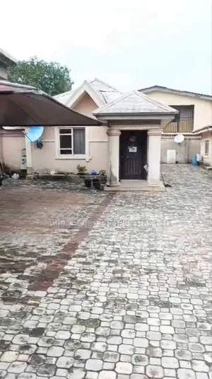12bdrm Block of Flats in Benin City for sale