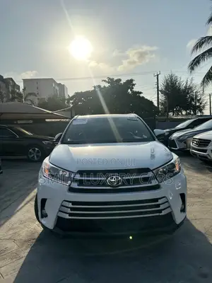 Toyota Highlander XLE V6 4x2 (3.5L 6cyl 6A) 2016 White