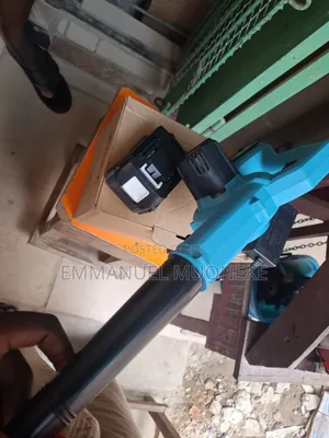 Makita Vacuum Cleaner With Battery And Charger