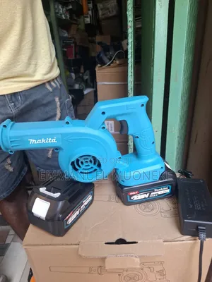 Makita Vacuum Cleaner With Battery And Charger