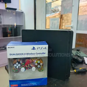 Ps4 Slim With 1 Pard
