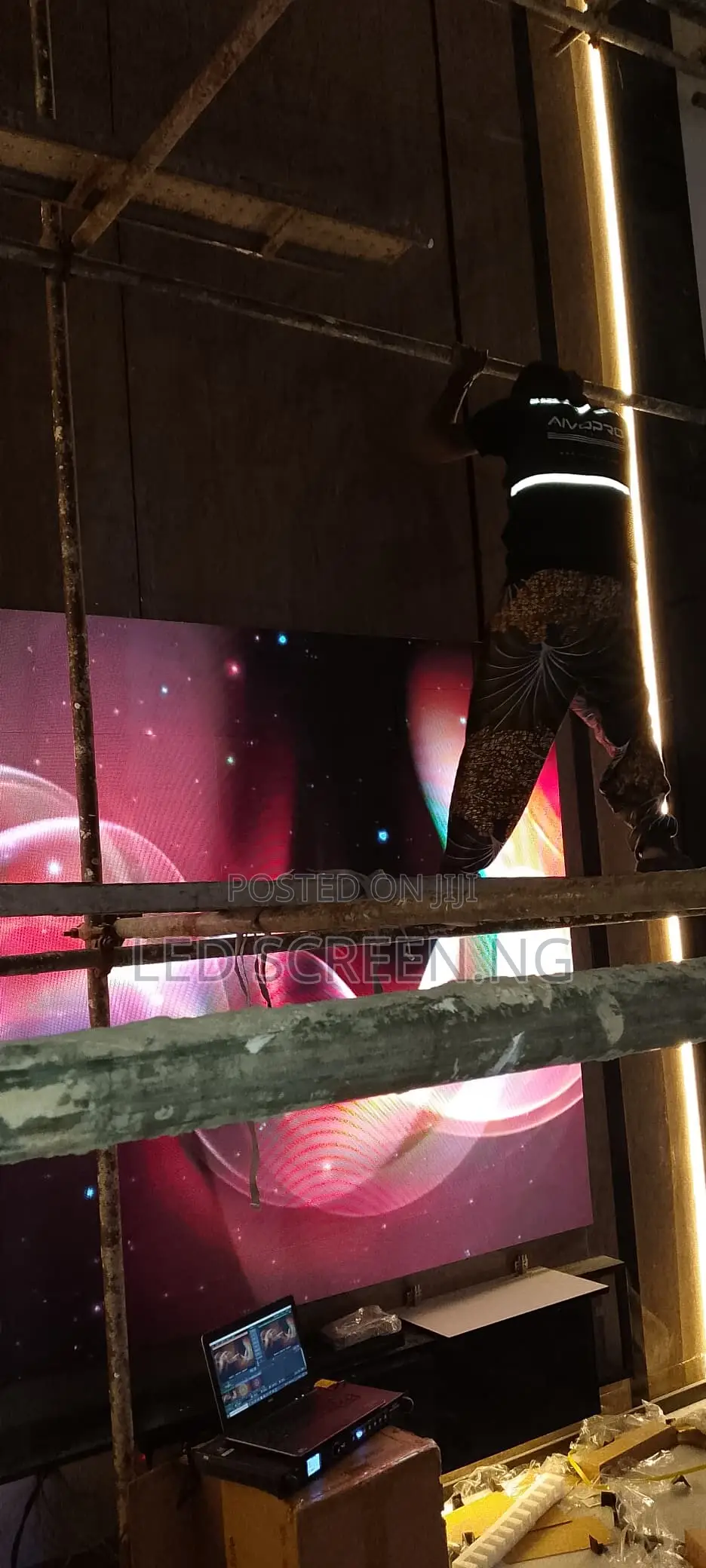 Best Vibes With Led Screen