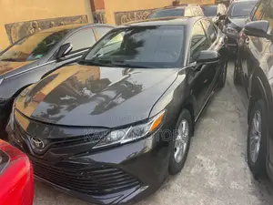 Toyota Camry LE FWD (2.5L 4cyl 8AM) 2018 Gray