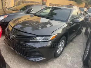 Toyota Camry LE FWD (2.5L 4cyl 8AM) 2018 Gray
