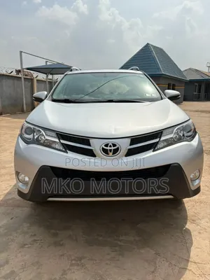 Toyota RAV4 XLE AWD (2.5L 4cyl 6A) 2013 Silver