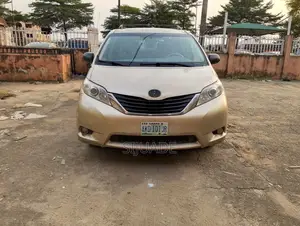 Toyota Sienna LE 7 Passenger 2011 Gold