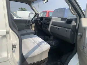 Volkswagen Transporter 2000 White