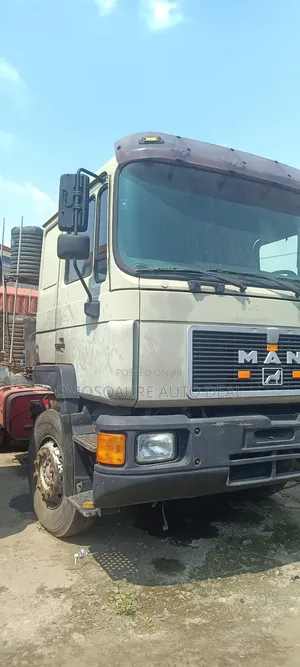 19.372 Man Diesel Tractor Head 10 Tyres
