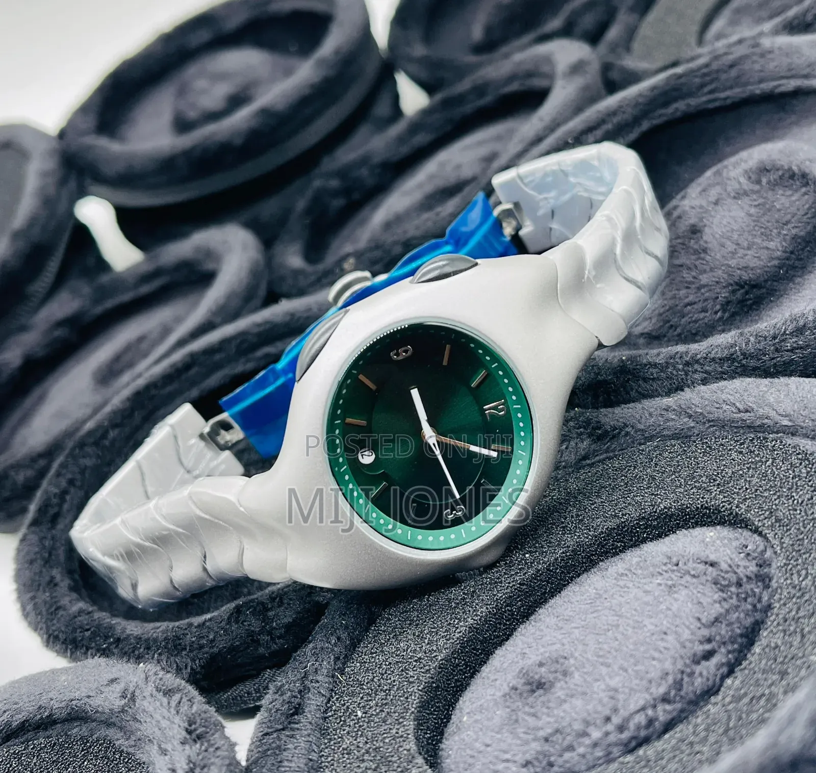 *Nike Chain Watch  – Urban Edge ⌚
