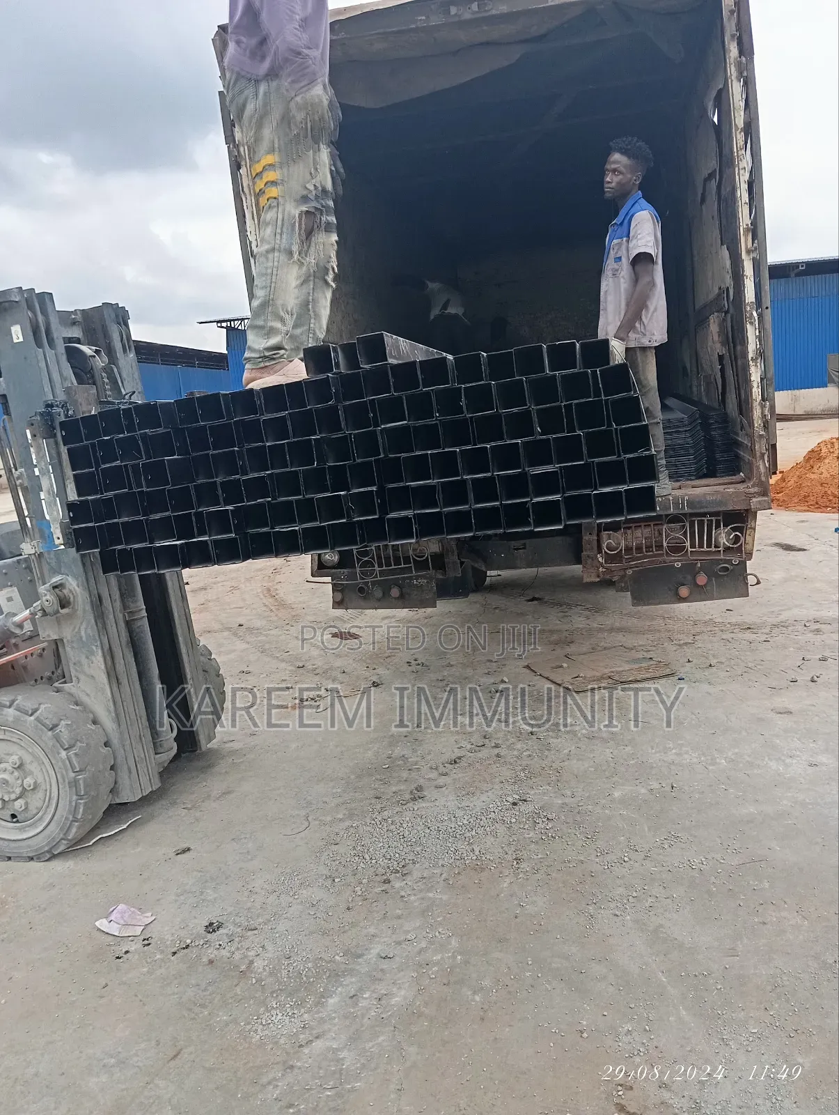 Panel Mesh Pole