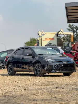 Toyota Corolla SE (1.8L 4cyl 2A) 2018 Black