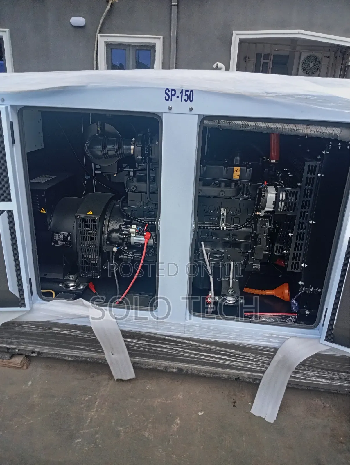 150 Kva Perkins Soundproof Enginegenerator 100% Copper Coil