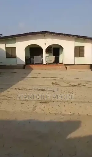 4bdrm Bungalow in Egbe for sale