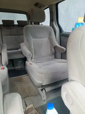 Toyota Sienna 2009 Red