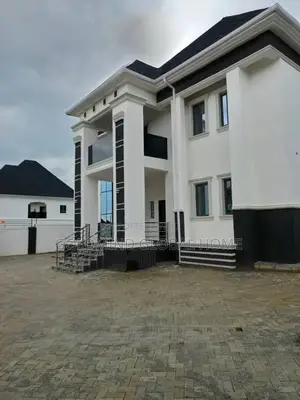 5bdrm Duplex in Efab Queens Estate., Life Camp for sale