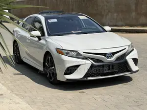 Toyota Camry XSE (2.5L 4cyl 8A) 2019 White