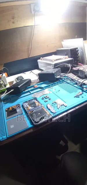 Computers and Smartphones Repair Services