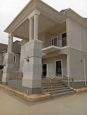 6bdrm Duplex in River Park Estate, FHA for sale