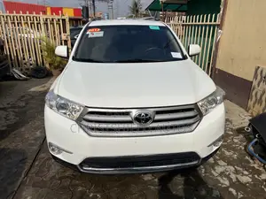 Toyota Highlander 3.5L 4WD 2013 White
