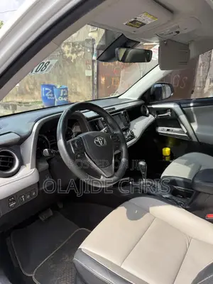 Toyota RAV4 Platinum AWD (2.5L 4cyl 6A) 2017 White