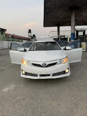 Toyota Camry SE 4dr Sedan (2.5L 4cyl 6A) 2013 White
