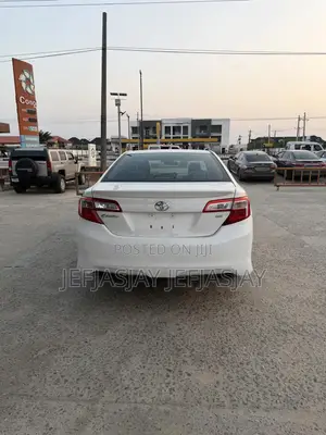 Toyota Camry SE 4dr Sedan (2.5L 4cyl 6A) 2013 White