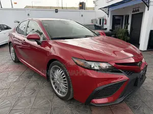 Toyota Camry SE 2022 Red