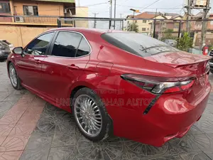 Toyota Camry SE 2022 Red