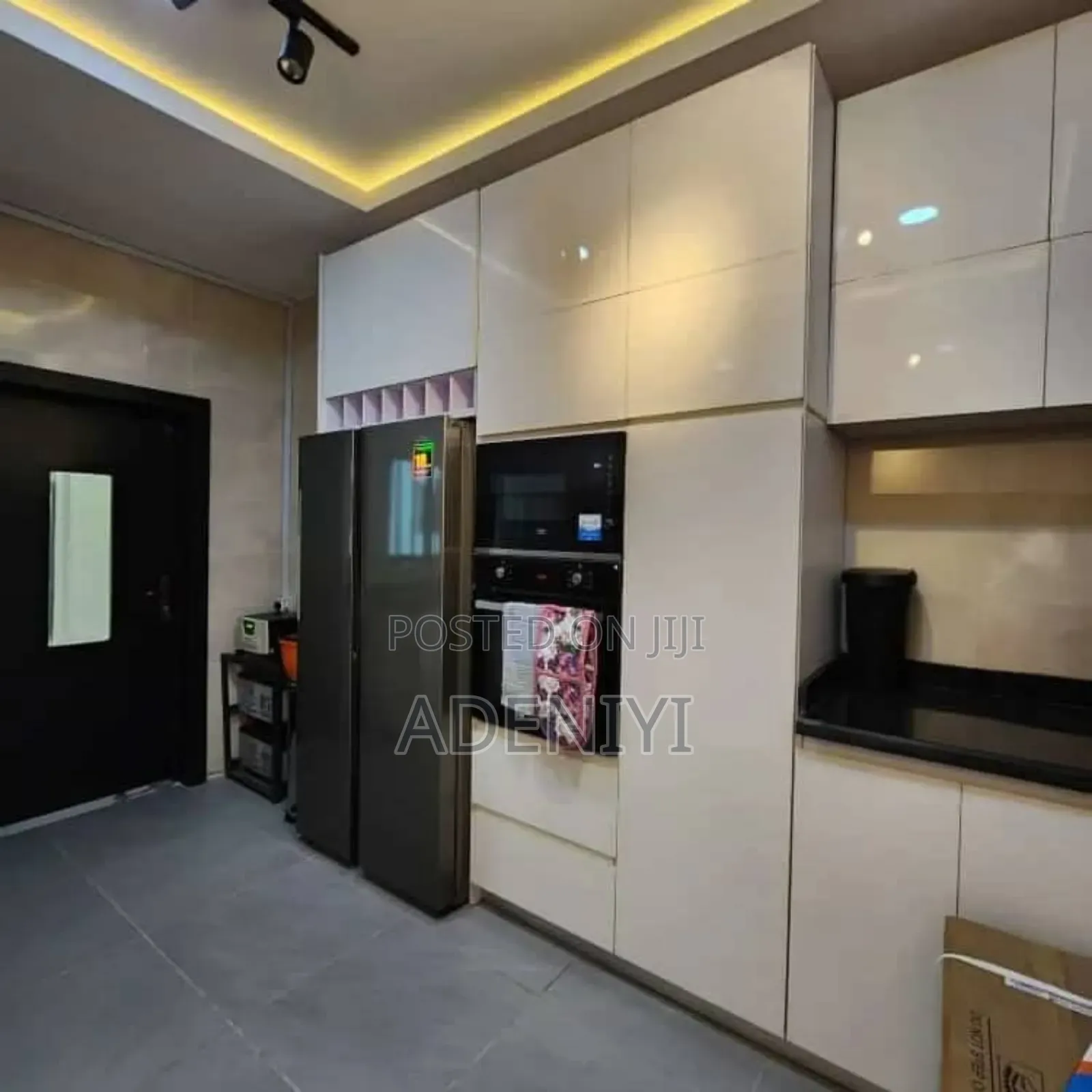 Modern High Gloss Kitchen Cabinet
