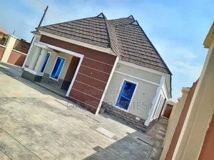 5bdrm Bungalow in Ibadan for sale