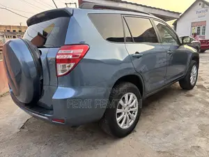 Toyota RAV4 2010 Blue