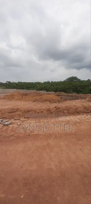 Plot of Land in Jikwoyi 250sqm Half Plot