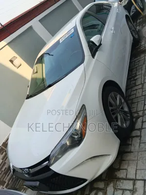 Toyota Camry SE 4dr Sedan (2.5L 4cyl 6A) 2017 White
