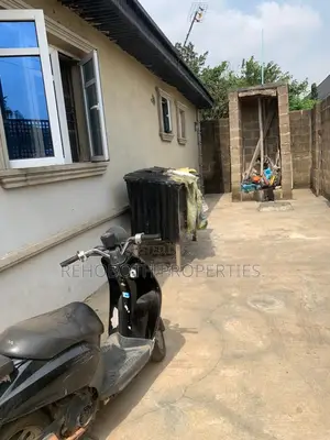 3bdrm Bungalow in Kasumu, Akala Express for sale